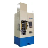 Potrebuje použitý tlakový lis špeciálny základ na inštaláciu?